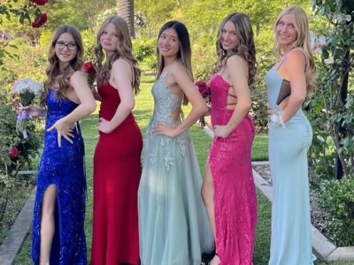 Juniors enter the garden at&nbsp;Prom