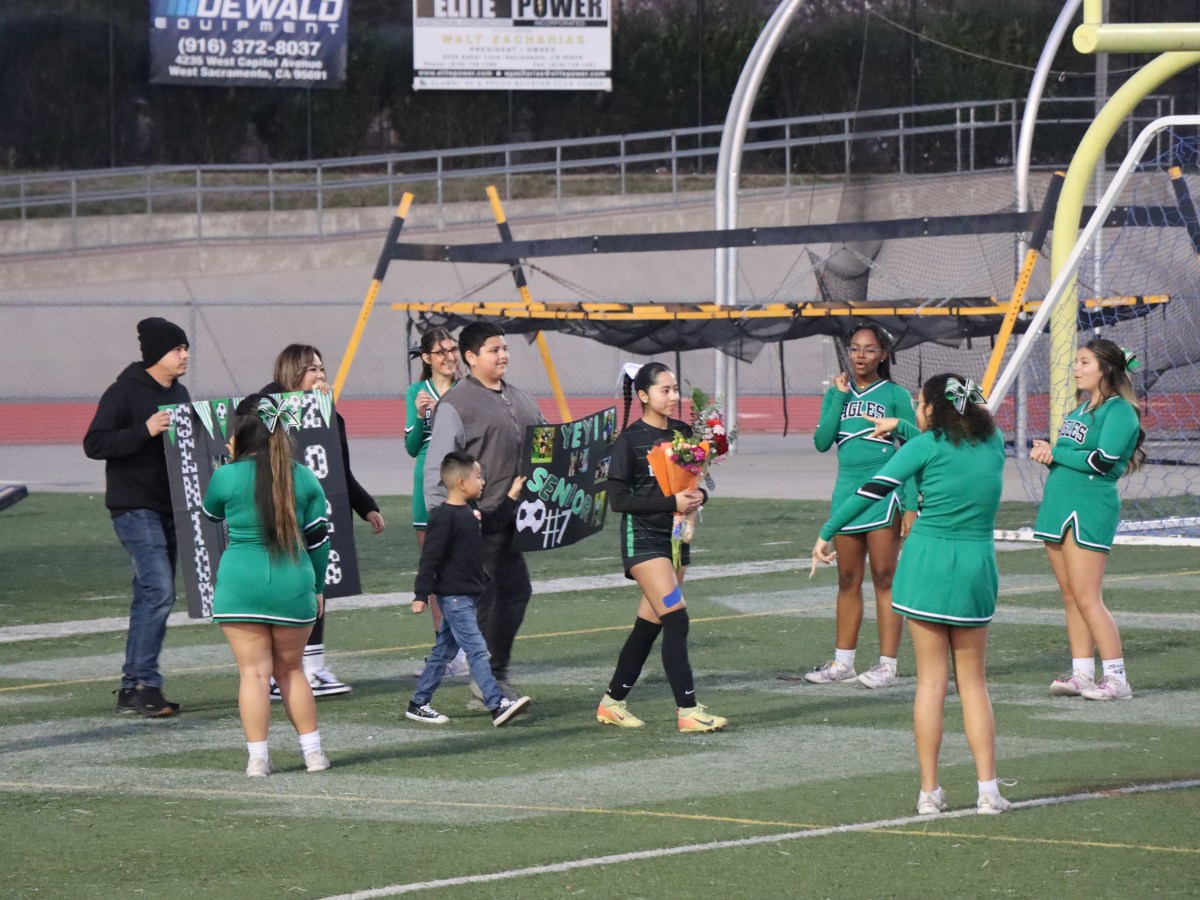 Girls soccer honors seniors in 6-0&nbsp;win